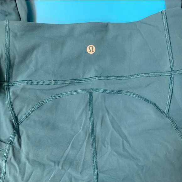 COPY - Lululemon blue Athletica: Size 6 - Picture 2 of 3